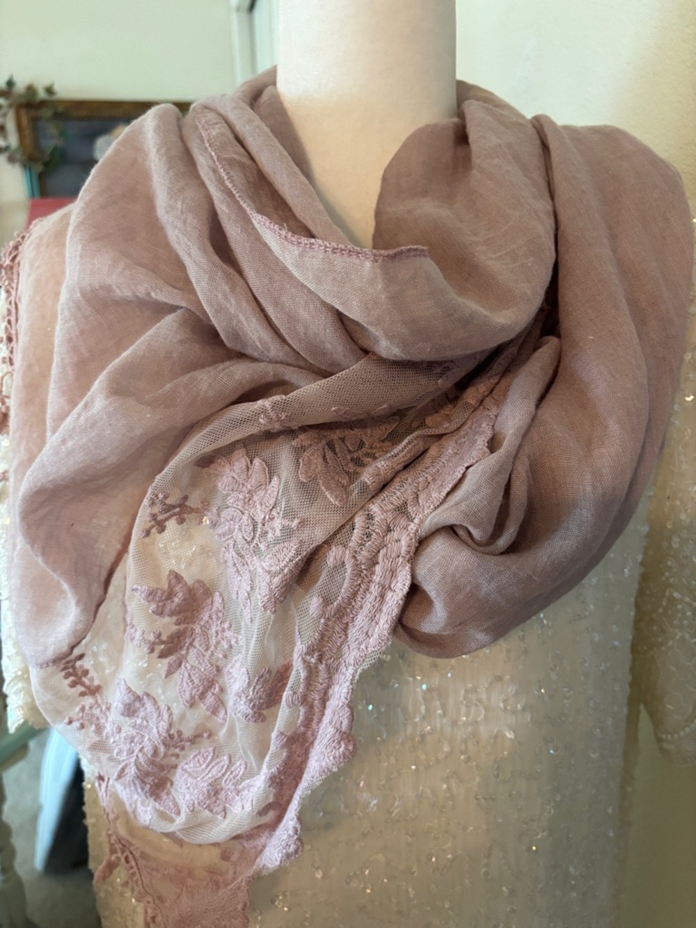 NWOT Pretty Angel Dusty Rose lace/tassel trim scarf